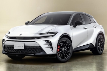 (左):特別仕様車 SPORT RS “THE 70th” (ベース車両はSPORT RS)